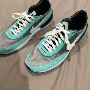 Nike waffle light green color size 13